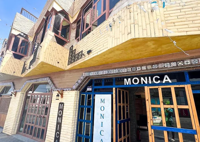 Monica 4*