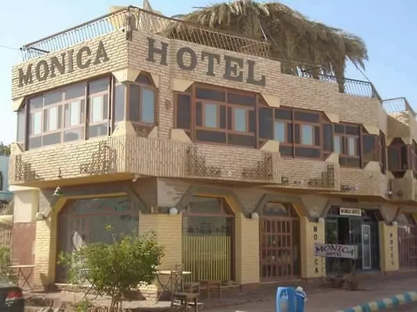 Monica 4*